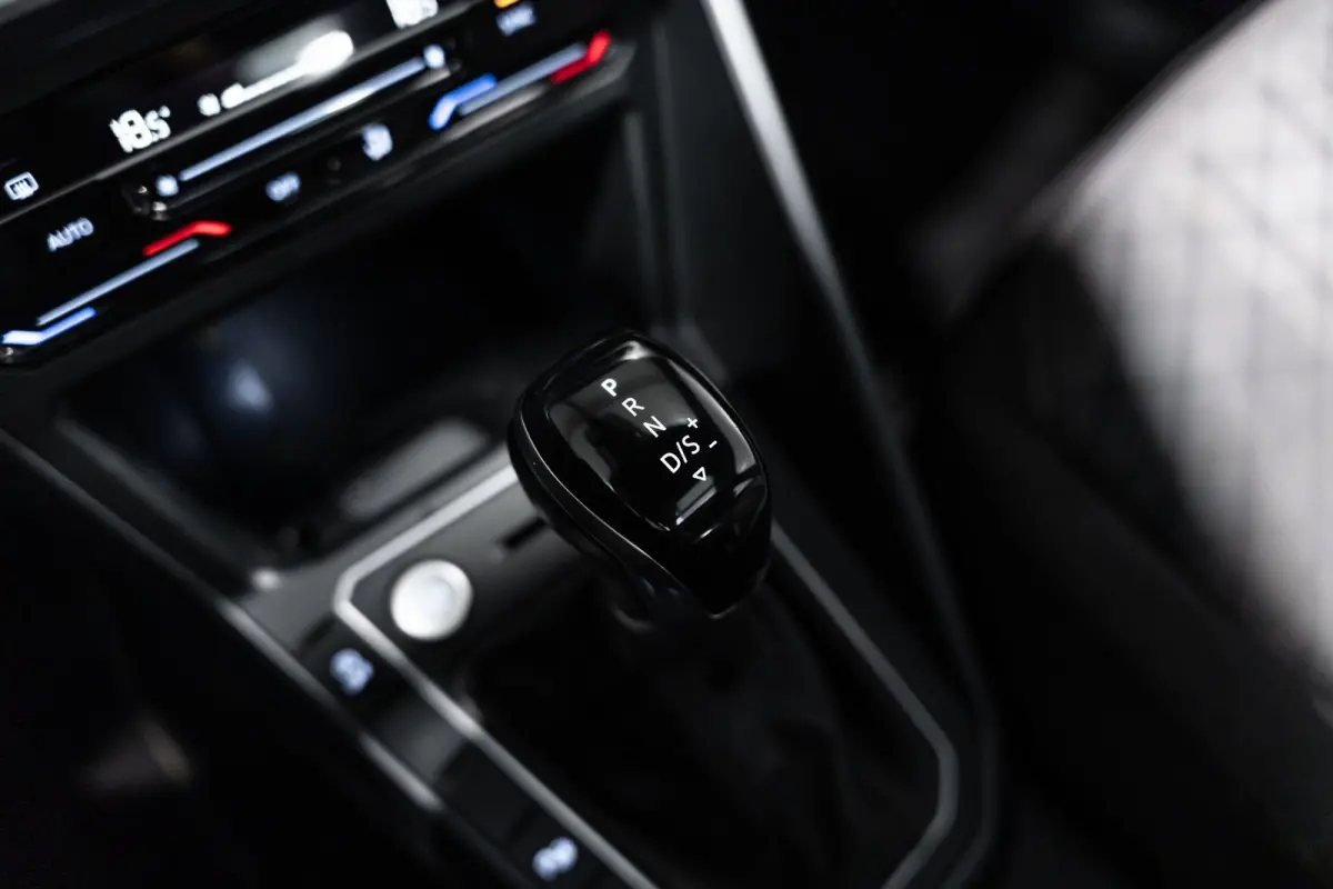 1.0 TSI R-line DSG Pano IQ Navi Camera