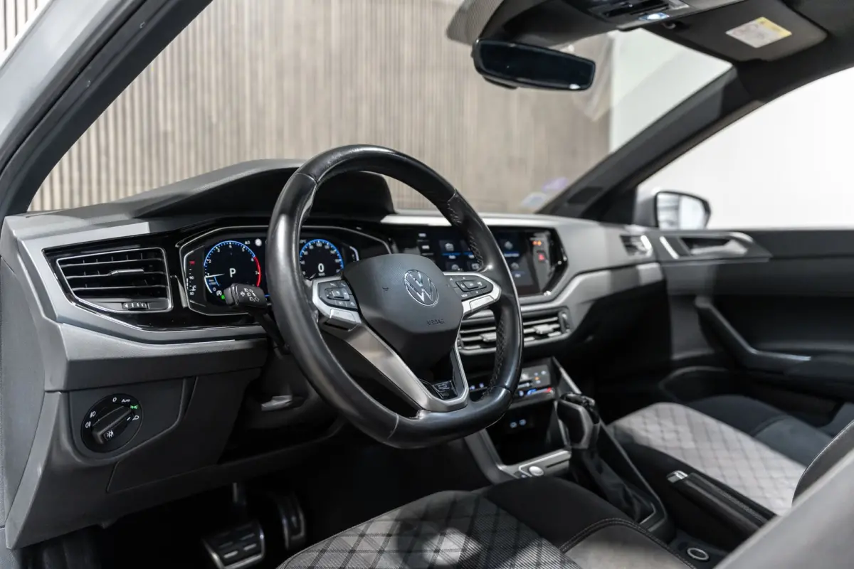 1.0 TSI R-line DSG Pano IQ Navi Camera