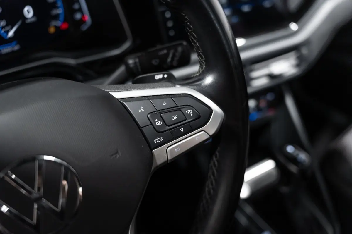 1.0 TSI R-line DSG Pano IQ Navi Camera