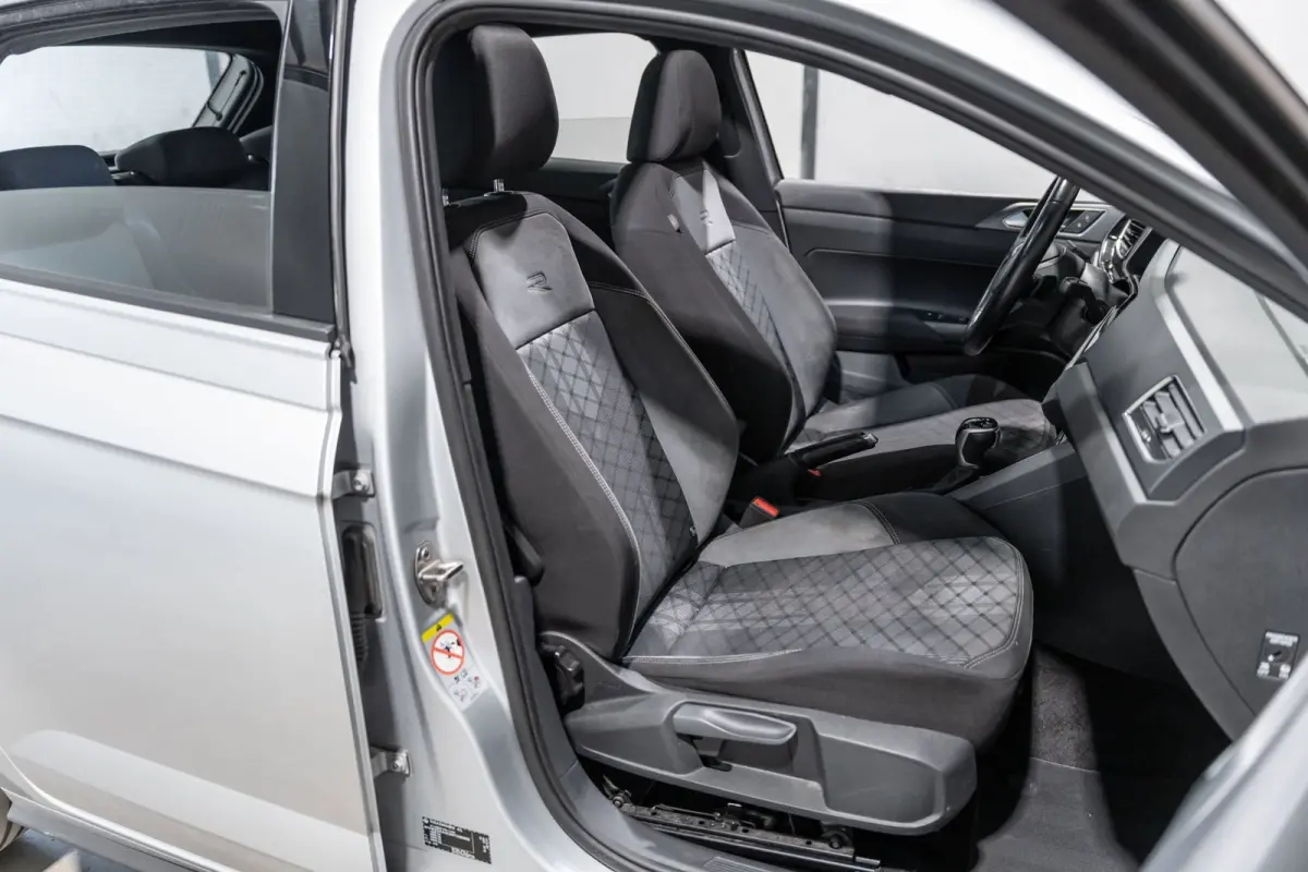 1.0 TSI R-line DSG Pano IQ Navi Camera