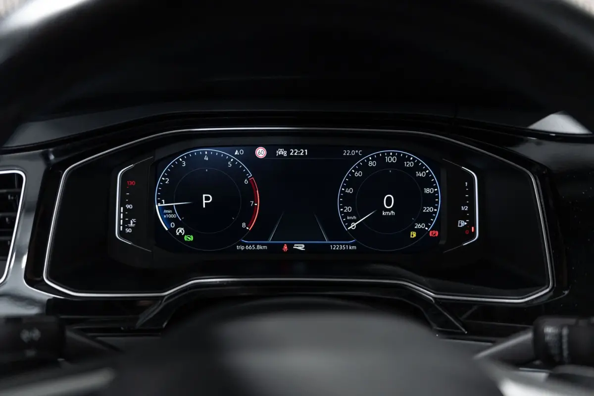 1.0 TSI R-line DSG Pano IQ Navi Camera