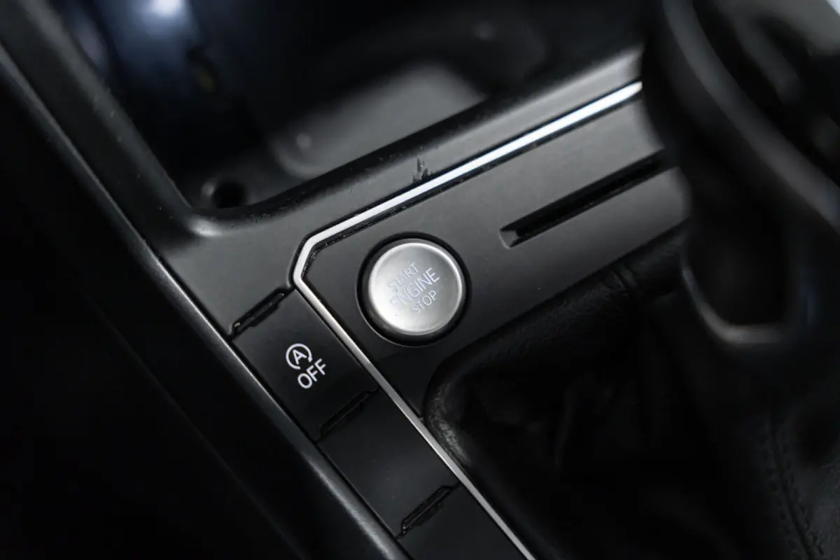 1.0 TSI R-line DSG Pano IQ Navi Camera