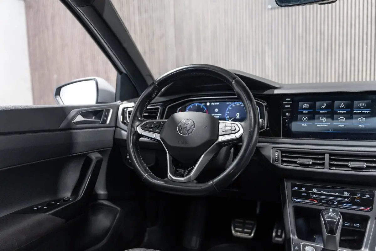 1.0 TSI R-line DSG Pano IQ Navi Camera