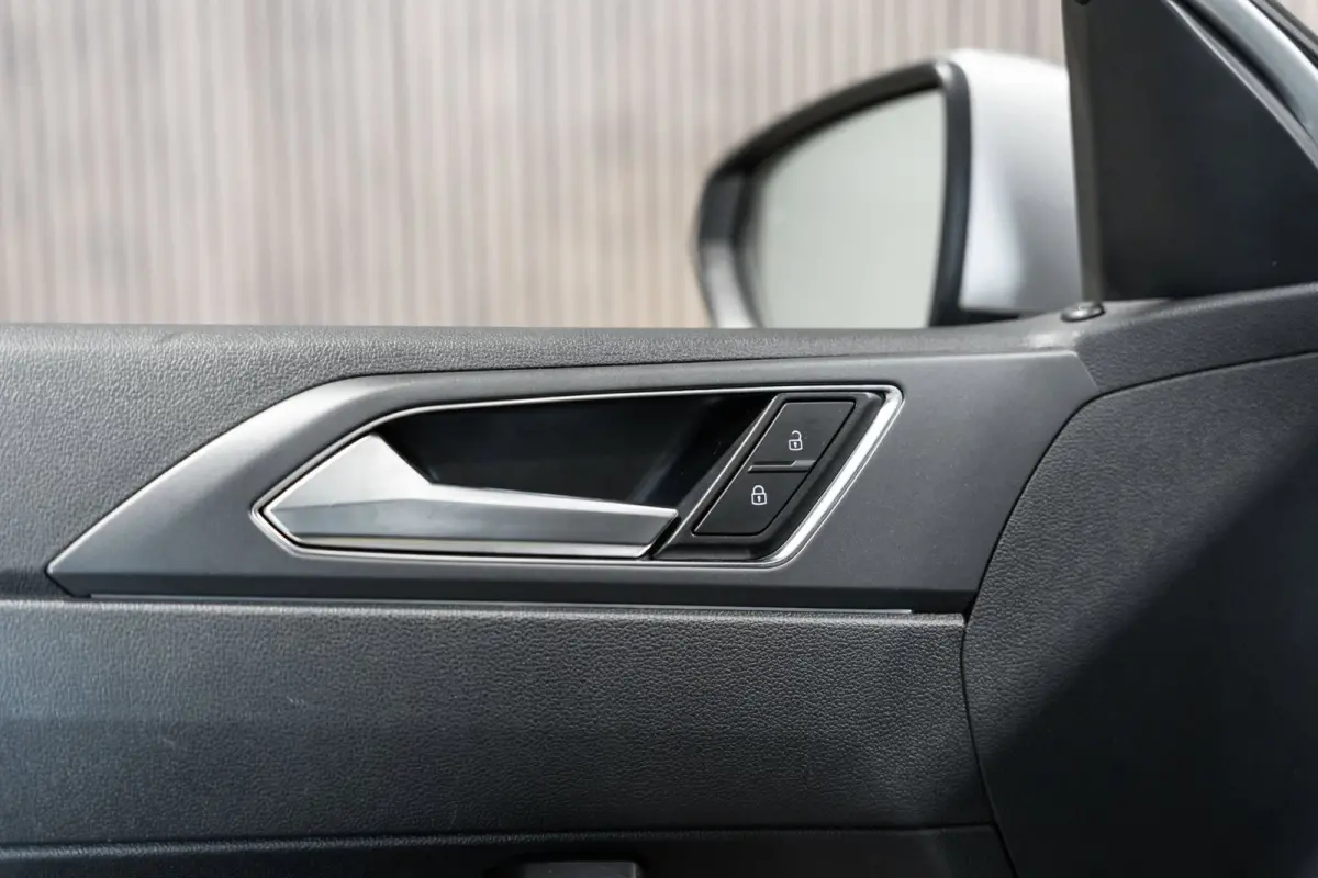 1.0 TSI R-line DSG Pano IQ Navi Camera