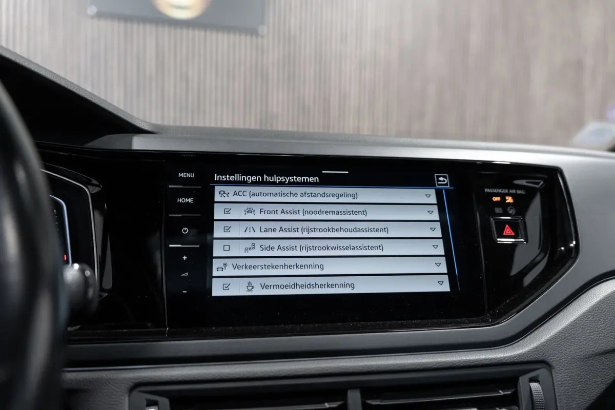 1.0 TSI R-line DSG Pano IQ Navi Camera