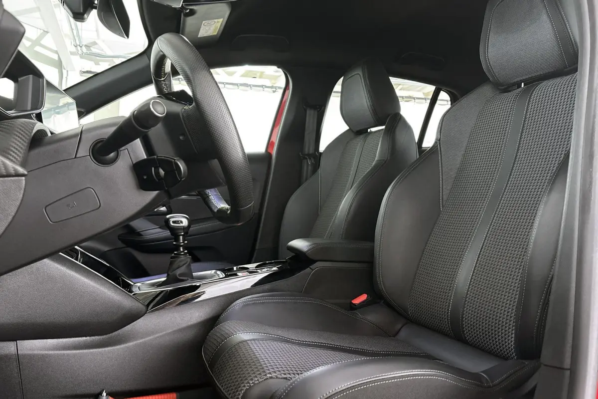 1.2 PureTech GT Navi Camera Clima Apple CarPlay LED Koplampen