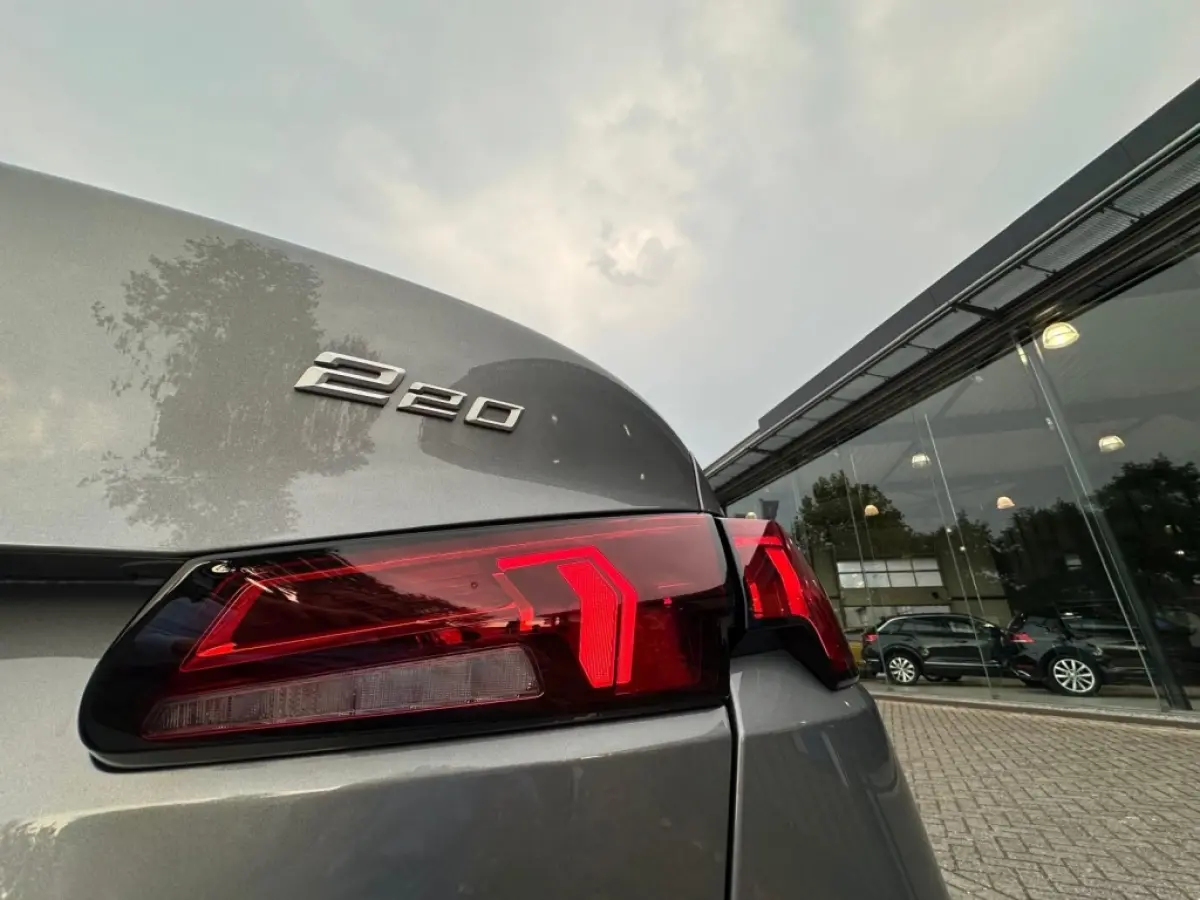 220 I M-Sportpakket I Shadow Line I Navi I Sportstoelen I Led I DAB I 18 inch