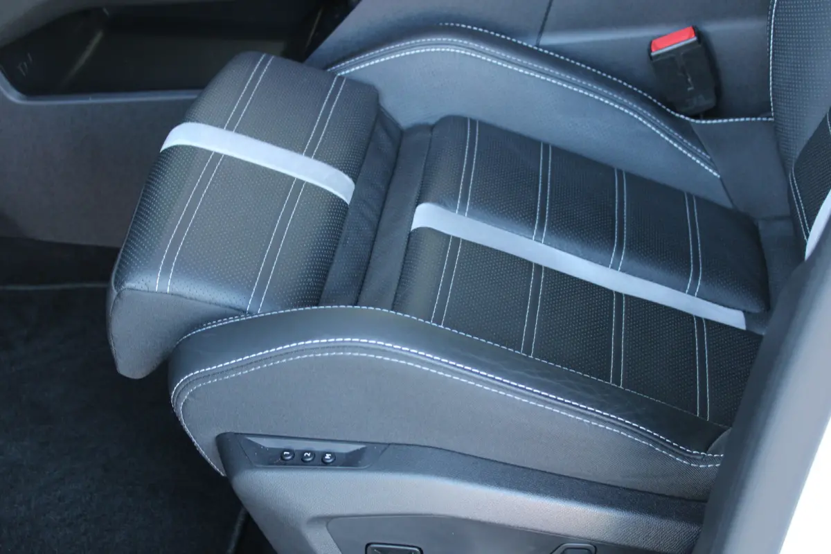 1.6 Turbo Plug-in-Hybrid Business Edition | Tot 8 jaar garantie | Schuif-kanteldak | Focal Audio | 360 camera | Lederen bekleding |