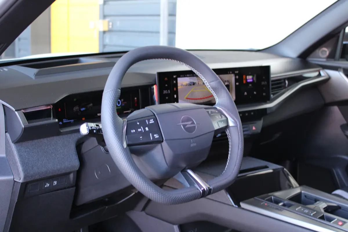 1.6 Turbo Plug-in-Hybrid Business Edition | Tot 8 jaar garantie | Schuif-kanteldak | Focal Audio | 360 camera | Lederen bekleding |