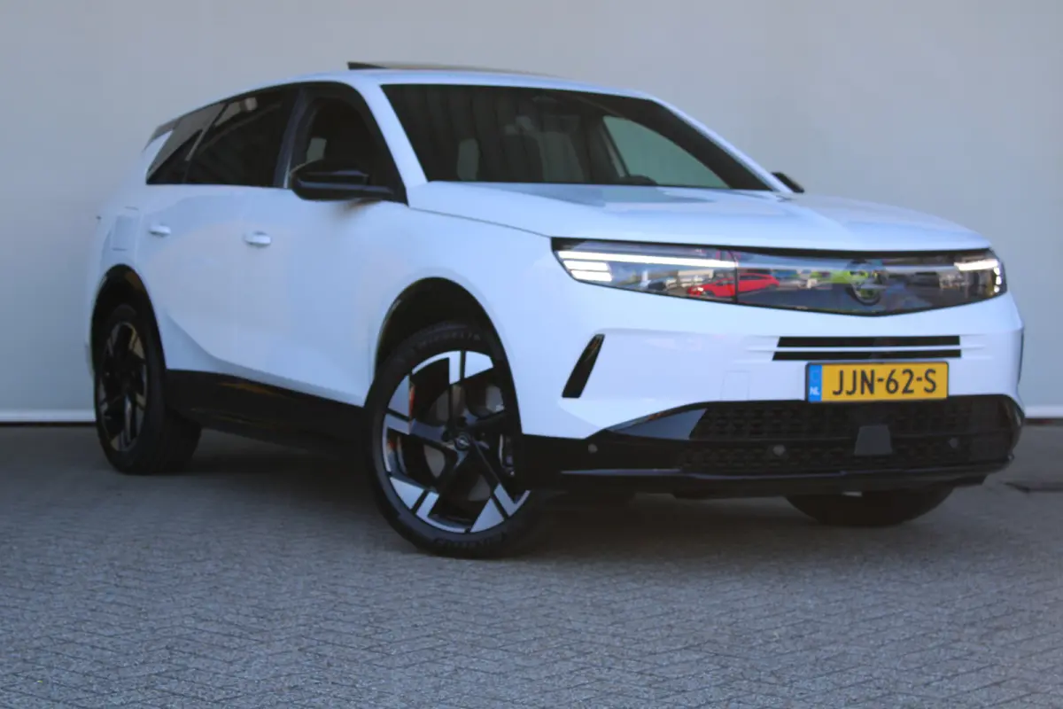 1.6 Turbo Plug-in-Hybrid Business Edition | Tot 8 jaar garantie | Schuif-kanteldak | Focal Audio | 360 camera | Lederen bekleding |