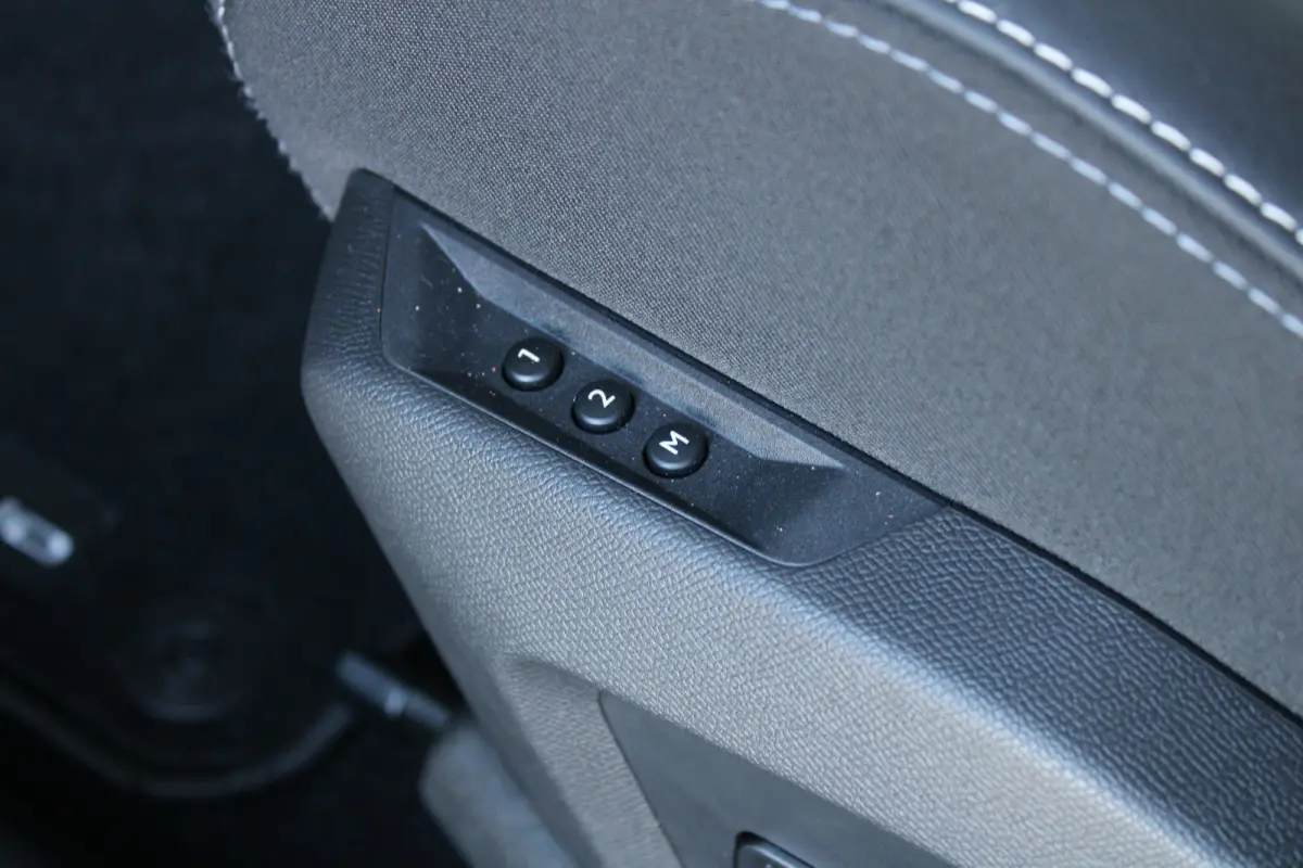 1.6 Turbo Plug-in-Hybrid Business Edition | Tot 8 jaar garantie | Schuif-kanteldak | Focal Audio | 360 camera | Lederen bekleding |