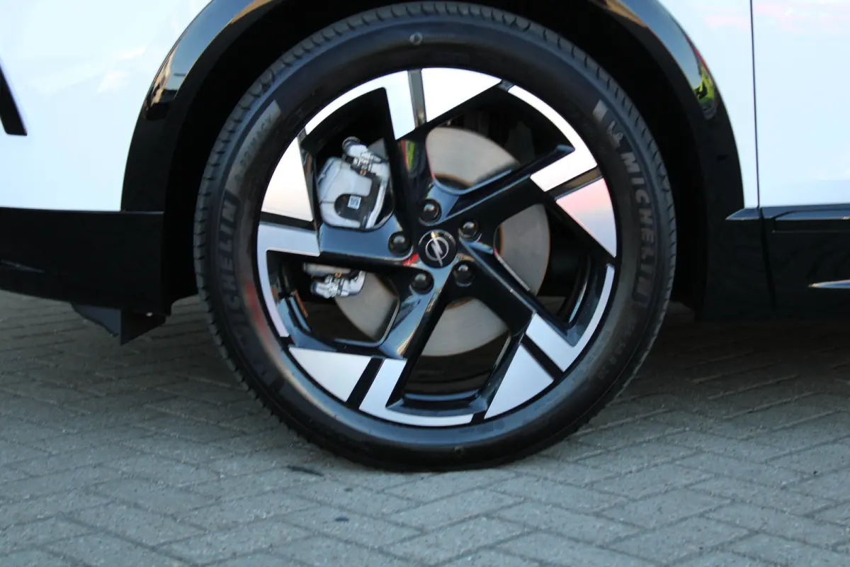 1.6 Turbo Plug-in-Hybrid Business Edition | Tot 8 jaar garantie | Schuif-kanteldak | Focal Audio | 360 camera | Lederen bekleding |