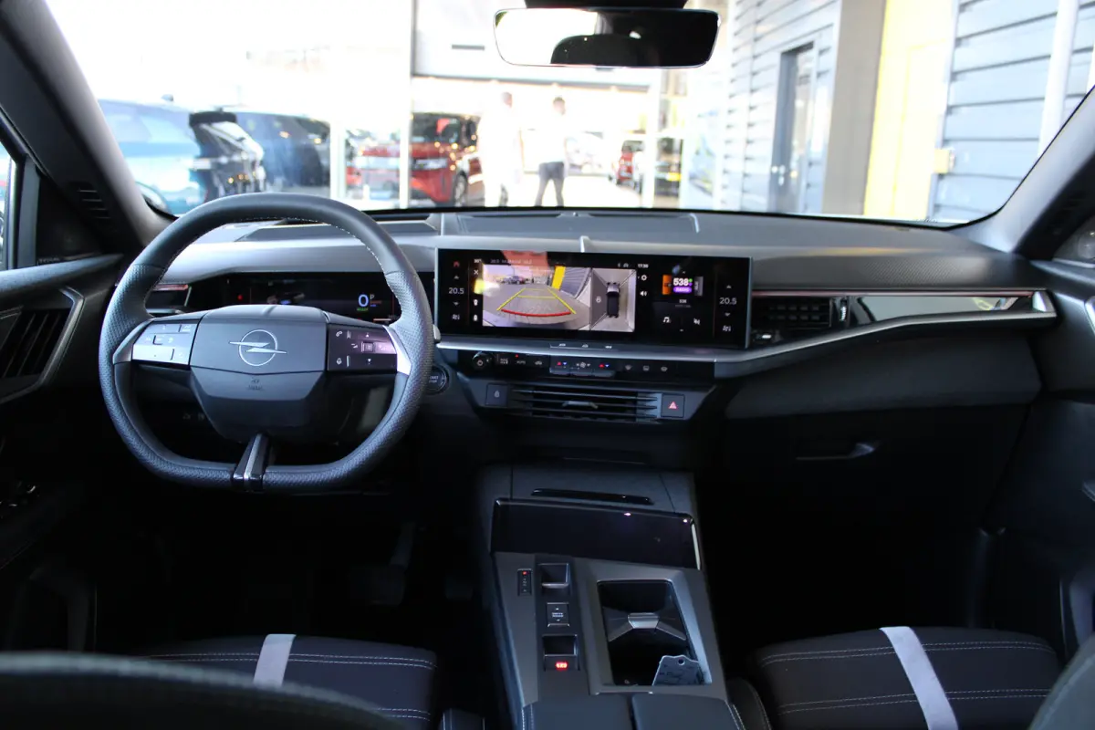 1.6 Turbo Plug-in-Hybrid Business Edition | Tot 8 jaar garantie | Schuif-kanteldak | Focal Audio | 360 camera | Lederen bekleding |