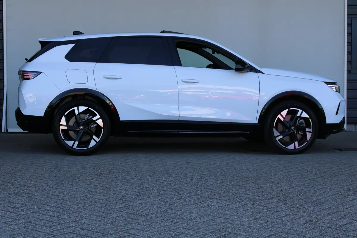 1.6 Turbo Plug-in-Hybrid Business Edition | Tot 8 jaar garantie | Schuif-kanteldak | Focal Audio | 360 camera | Lederen bekleding |