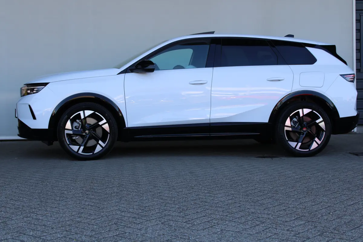 1.6 Turbo Plug-in-Hybrid Business Edition | Tot 8 jaar garantie | Schuif-kanteldak | Focal Audio | 360 camera | Lederen bekleding |