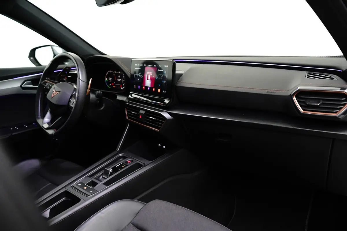 1.4 TSI e-Hybrid Essential 245PK | Pano | Stoelverwarming | Adap. Cruise | Camera | Apple Carplay | Navigatie