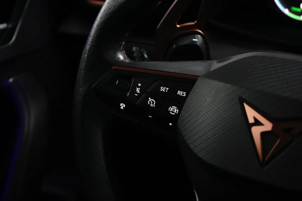 1.4 TSI e-Hybrid Essential 245PK | Pano | Stoelverwarming | Adap. Cruise | Camera | Apple Carplay | Navigatie