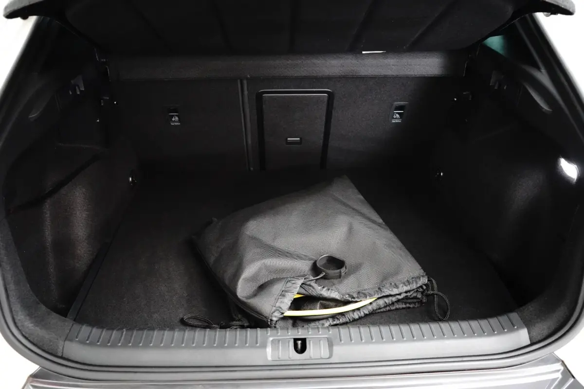 1.4 TSI e-Hybrid Essential 245PK | Pano | Stoelverwarming | Adap. Cruise | Camera | Apple Carplay | Navigatie