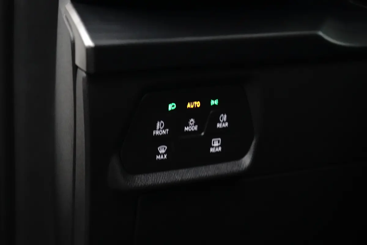 1.4 TSI e-Hybrid Essential 245PK | Pano | Stoelverwarming | Adap. Cruise | Camera | Apple Carplay | Navigatie