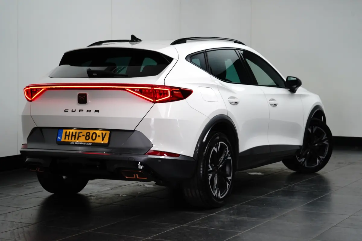 1.4 TSI e-Hybrid Essential 245PK | Pano | Stoelverwarming | Adap. Cruise | Camera | Apple Carplay | Navigatie