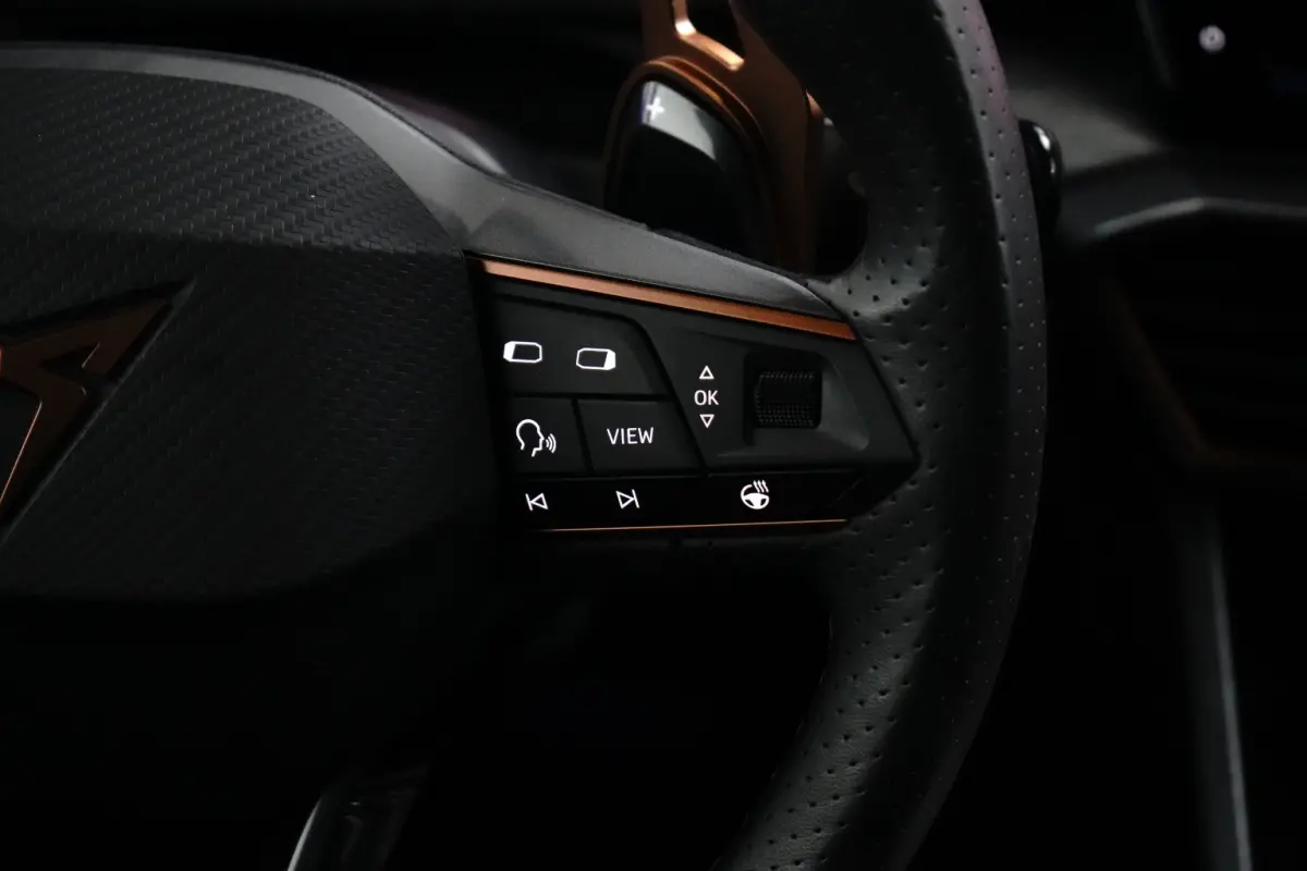 1.4 TSI e-Hybrid Essential 245PK | Pano | Stoelverwarming | Adap. Cruise | Camera | Apple Carplay | Navigatie