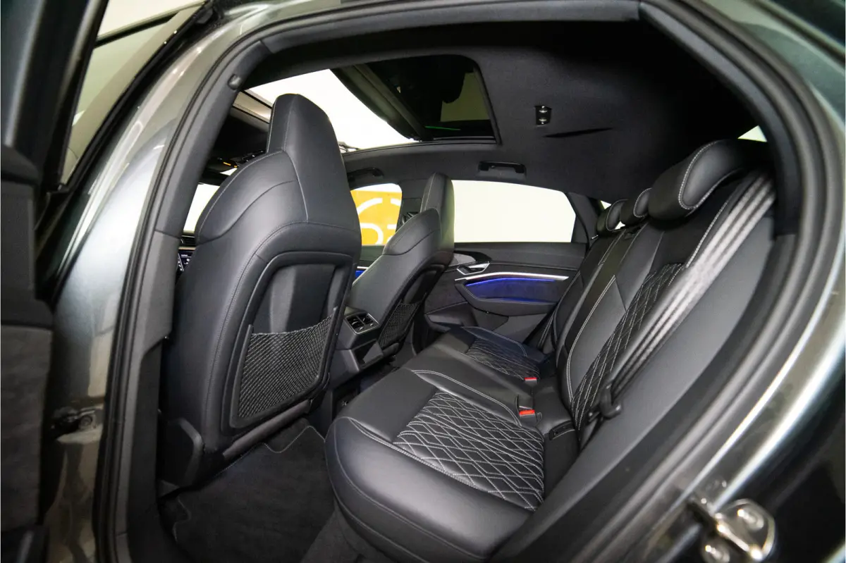 S Quattro 95 kWh 504PK | Pano | Sfeer | B&O | ACC | Leder | 12 MND Garantie