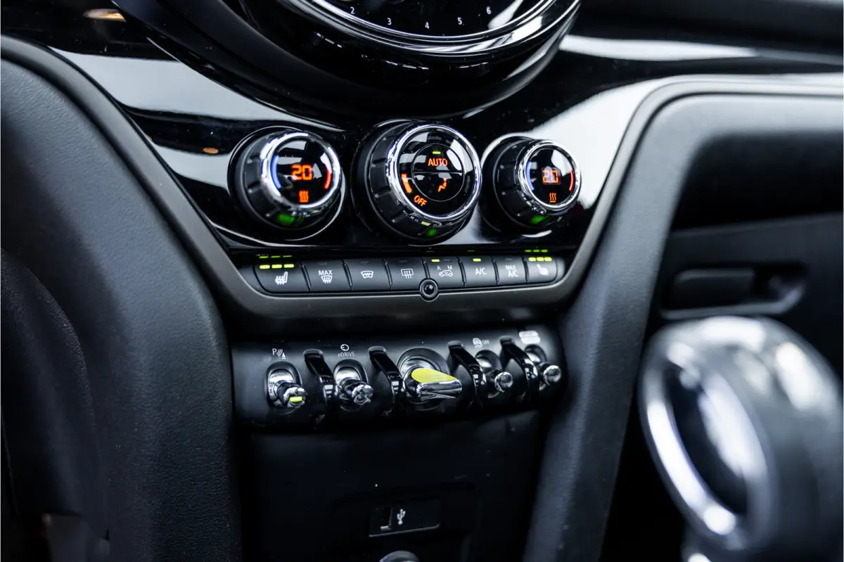 1.5 Cooper ALL4 Chili Pano / Harman Kardon / Elek Stoelen / Leder / Adaptive Cruise /