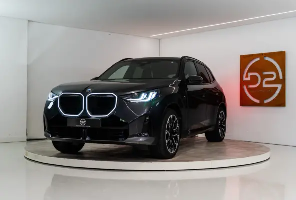 30e xDrive M-Sport 299PK | Sophisto | Glow | Pano | Harman/Kardon | Sfeer | 360 | VOL! Fabrieksgarantie