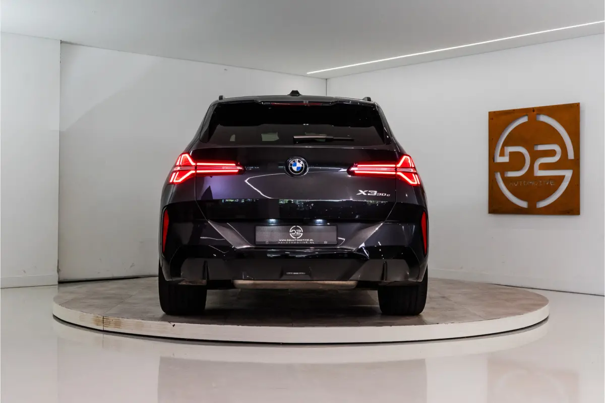 30e xDrive M-Sport 299PK | Sophisto | Glow | Pano | Harman/Kardon | Sfeer | 360 | VOL! Fabrieksgarantie