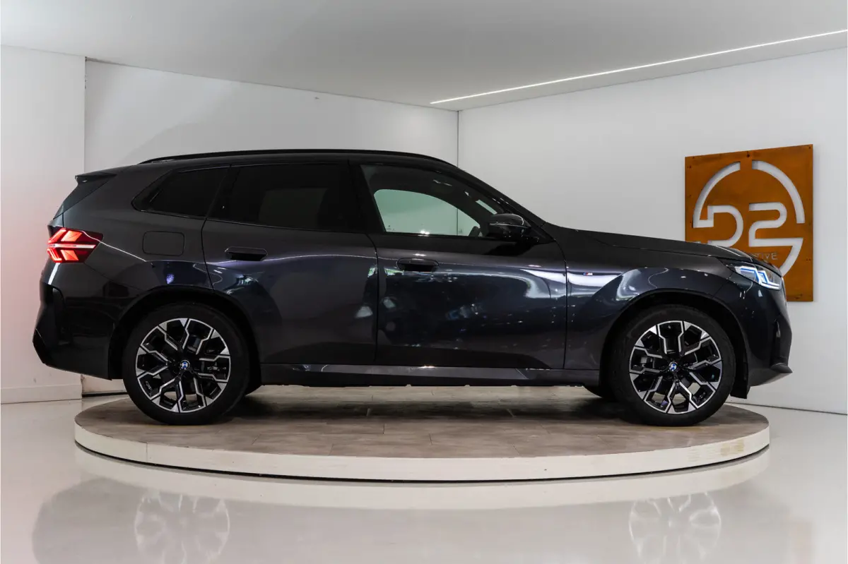 30e xDrive M-Sport 299PK | Sophisto | Glow | Pano | Harman/Kardon | Sfeer | 360 | VOL! Fabrieksgarantie