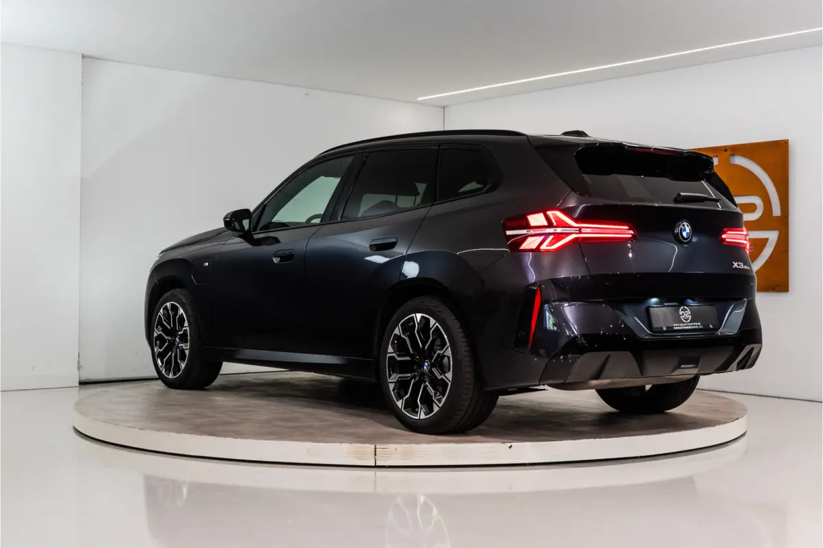 30e xDrive M-Sport 299PK | Sophisto | Glow | Pano | Harman/Kardon | Sfeer | 360 | VOL! Fabrieksgarantie