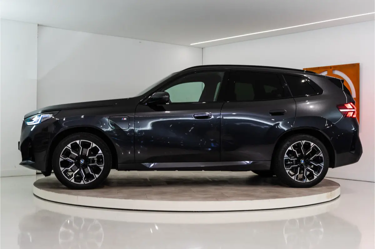 30e xDrive M-Sport 299PK | Sophisto | Glow | Pano | Harman/Kardon | Sfeer | 360 | VOL! Fabrieksgarantie