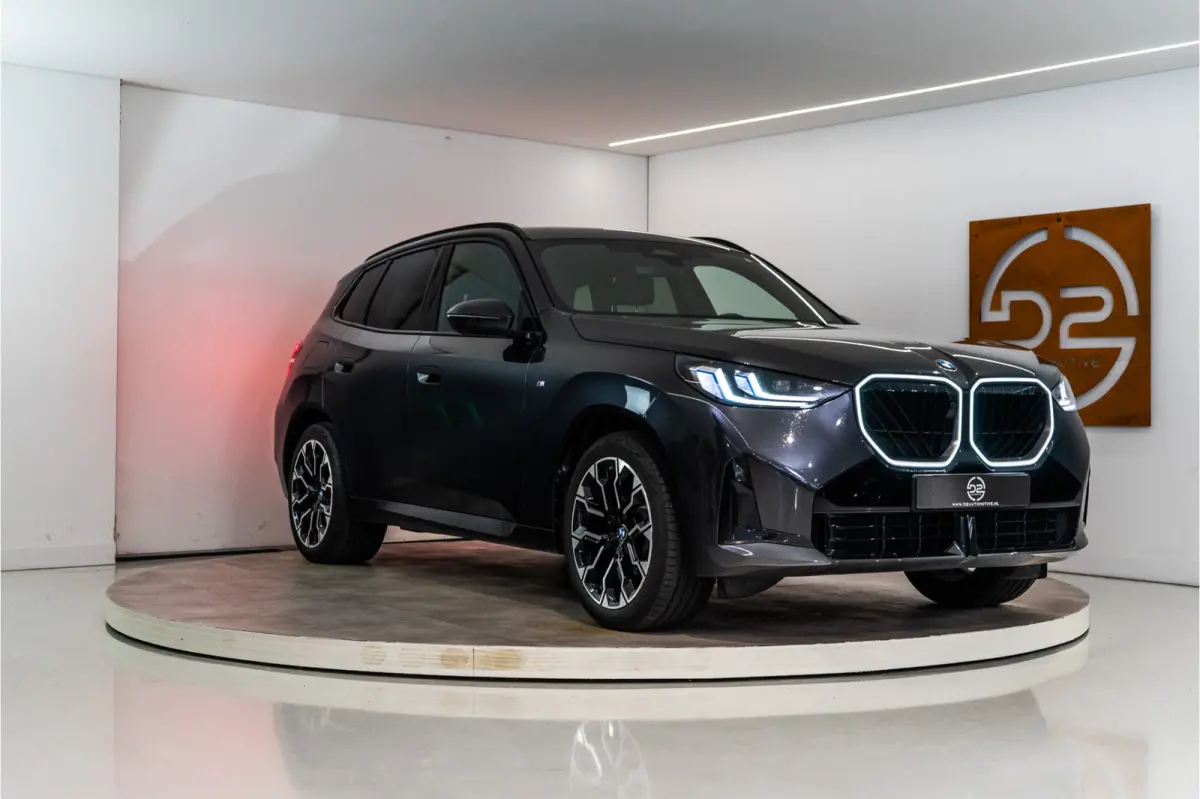 30e xDrive M-Sport 299PK | Sophisto | Glow | Pano | Harman/Kardon | Sfeer | 360 | VOL! Fabrieksgarantie