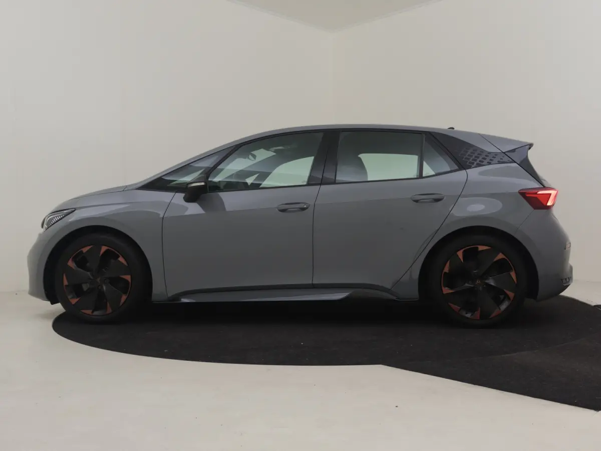 Copper Edition 82kWh l WLTP tot 556km! l Camera l Stoel/stuurverwarming l Half Leder l 19" l 231PK! l Parkeersensoren l Cr Control l Elektr. Inklapbare Buitenspiegels l Navi | DAB | LED