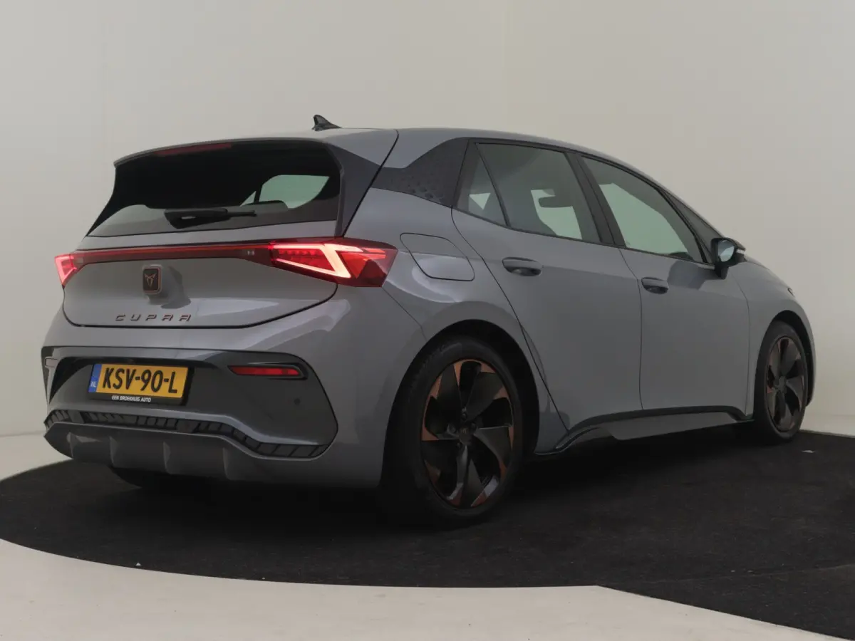 Copper Edition 82kWh l WLTP tot 556km! l Camera l Stoel/stuurverwarming l Half Leder l 19" l 231PK! l Parkeersensoren l Cr Control l Elektr. Inklapbare Buitenspiegels l Navi | DAB | LED