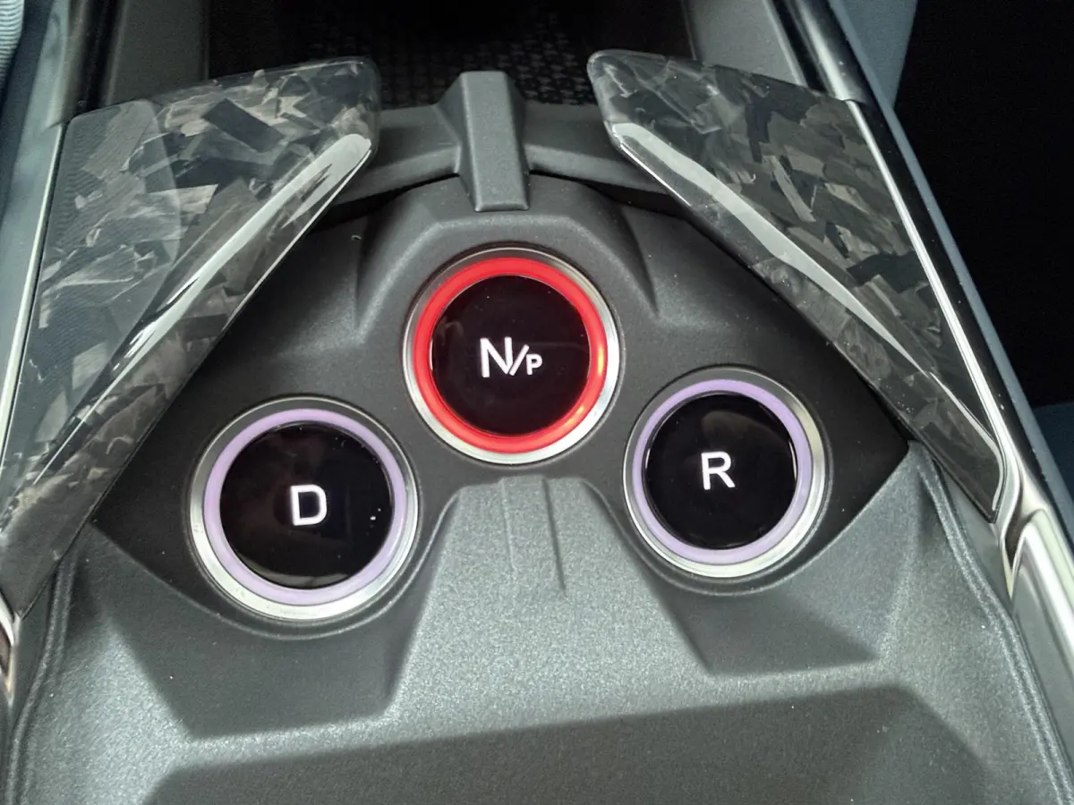 GT 89kWh | Pack Driving | Devialet® XtremeSound audiosysteem | AC-lader 22 kW | Interieurafwerking in forged carbon & Alcantara® |