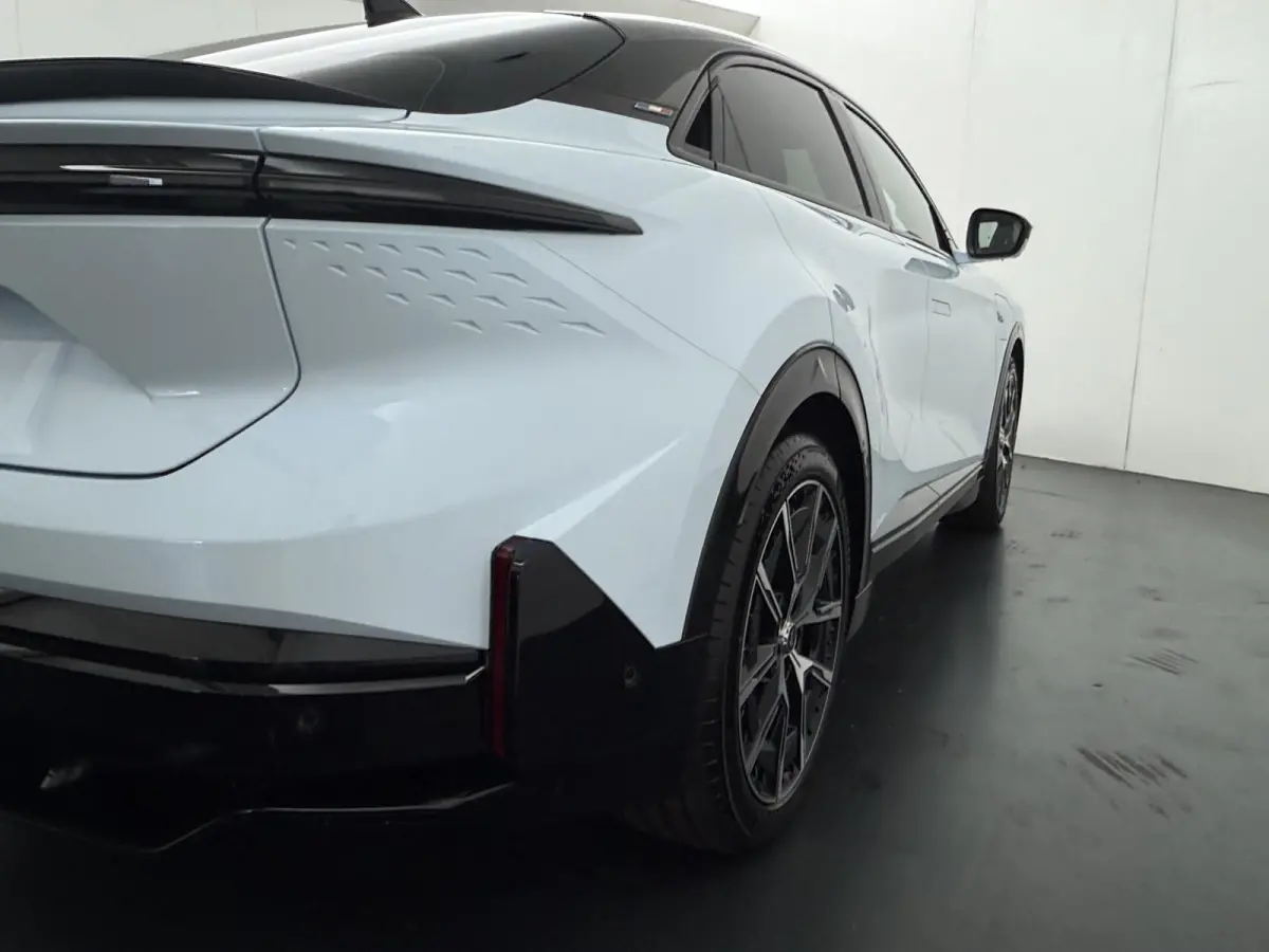 GT 89kWh | Pack Driving | Devialet® XtremeSound audiosysteem | AC-lader 22 kW | Interieurafwerking in forged carbon & Alcantara® |