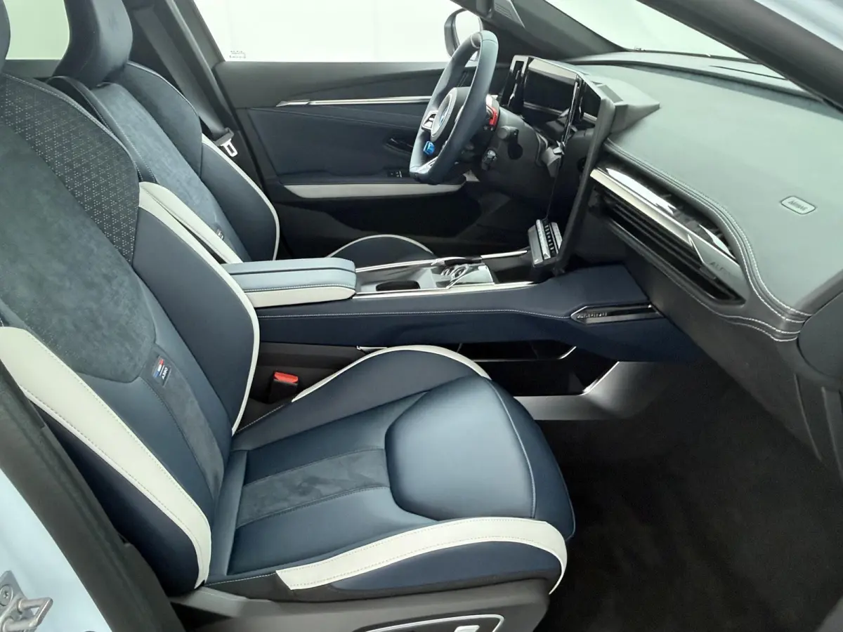 GT 89kWh | Pack Driving | Devialet® XtremeSound audiosysteem | AC-lader 22 kW | Interieurafwerking in forged carbon & Alcantara® |