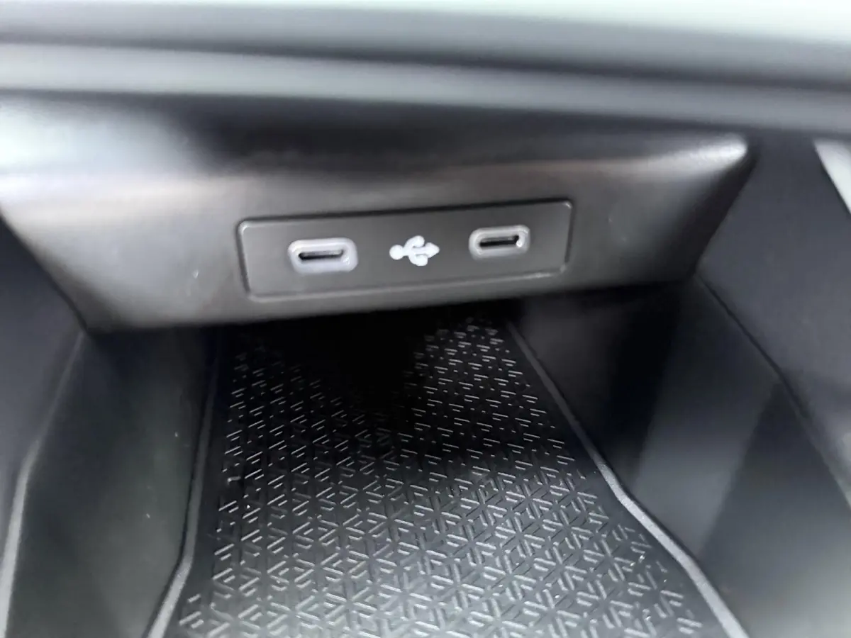 GT 89kWh | Pack Driving | Devialet® XtremeSound audiosysteem | AC-lader 22 kW | Interieurafwerking in forged carbon & Alcantara® |