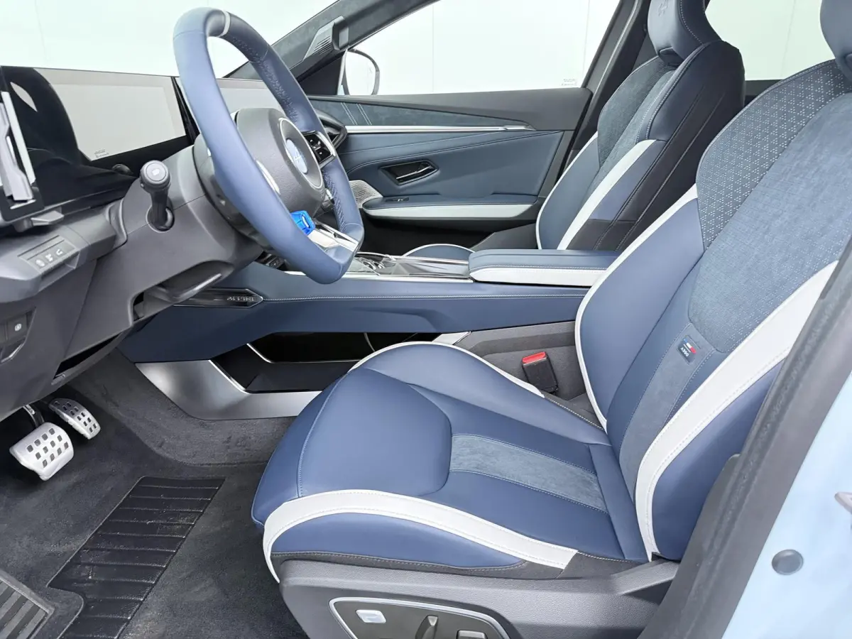 GT 89kWh | Pack Driving | Devialet® XtremeSound audiosysteem | AC-lader 22 kW | Interieurafwerking in forged carbon & Alcantara® |