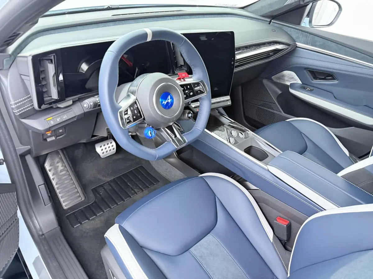 GT 89kWh | Pack Driving | Devialet® XtremeSound audiosysteem | AC-lader 22 kW | Interieurafwerking in forged carbon & Alcantara® |