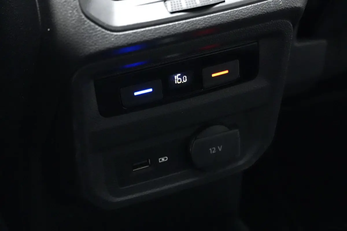 2.0 TSI 4Motion 3x R-Line Automaat 230 PK | Pano-dak | Virtual | Acc | CarPlay | Stoelverwarming | Trekhaak | Pdc |