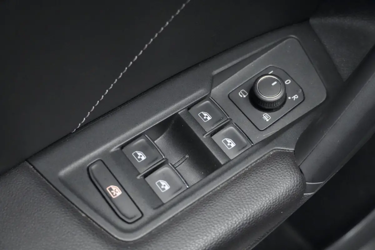 2.0 TSI 4Motion 3x R-Line Automaat 230 PK | Pano-dak | Virtual | Acc | CarPlay | Stoelverwarming | Trekhaak | Pdc |