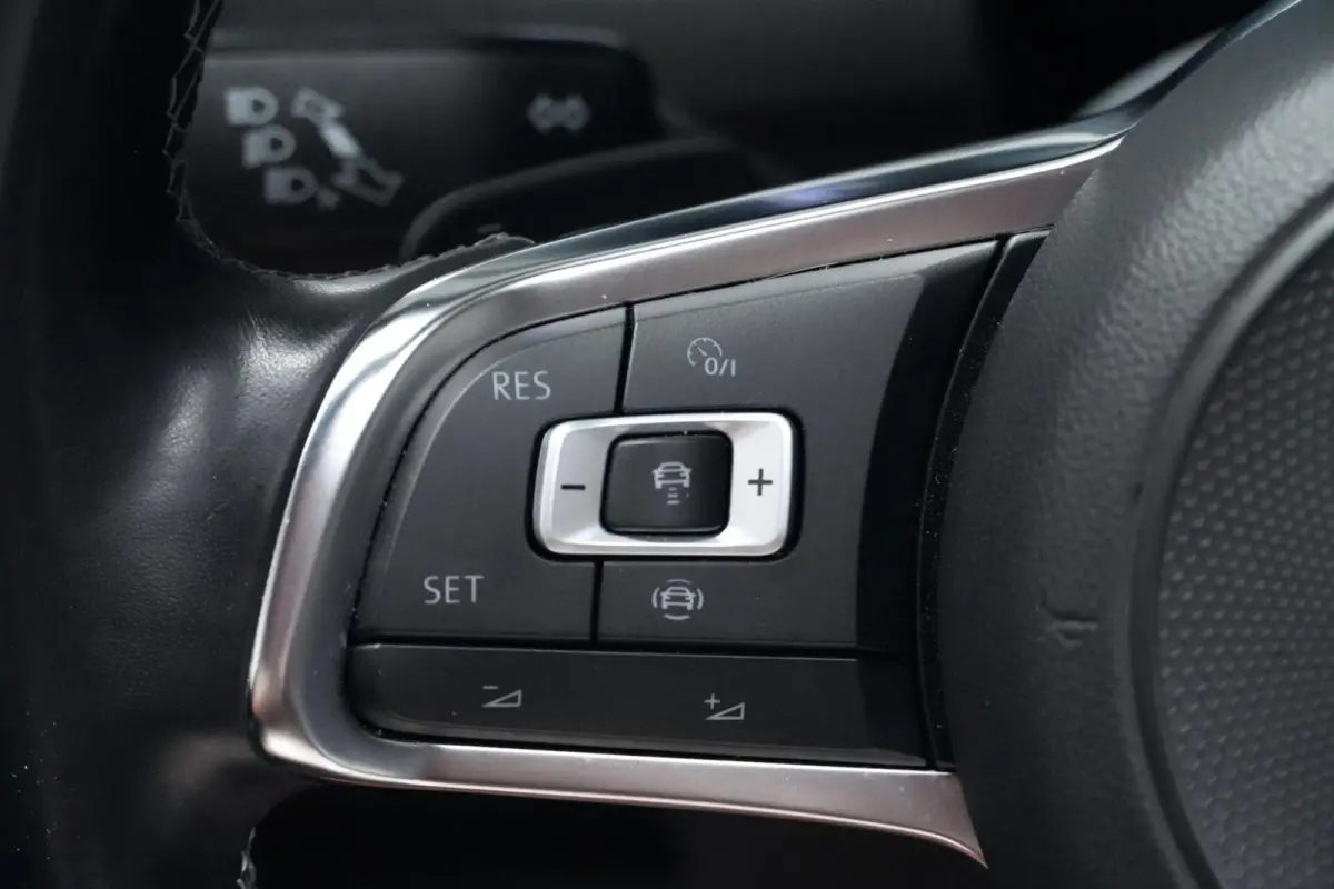 2.0 TSI 4Motion 3x R-Line Automaat 230 PK | Pano-dak | Virtual | Acc | CarPlay | Stoelverwarming | Trekhaak | Pdc |