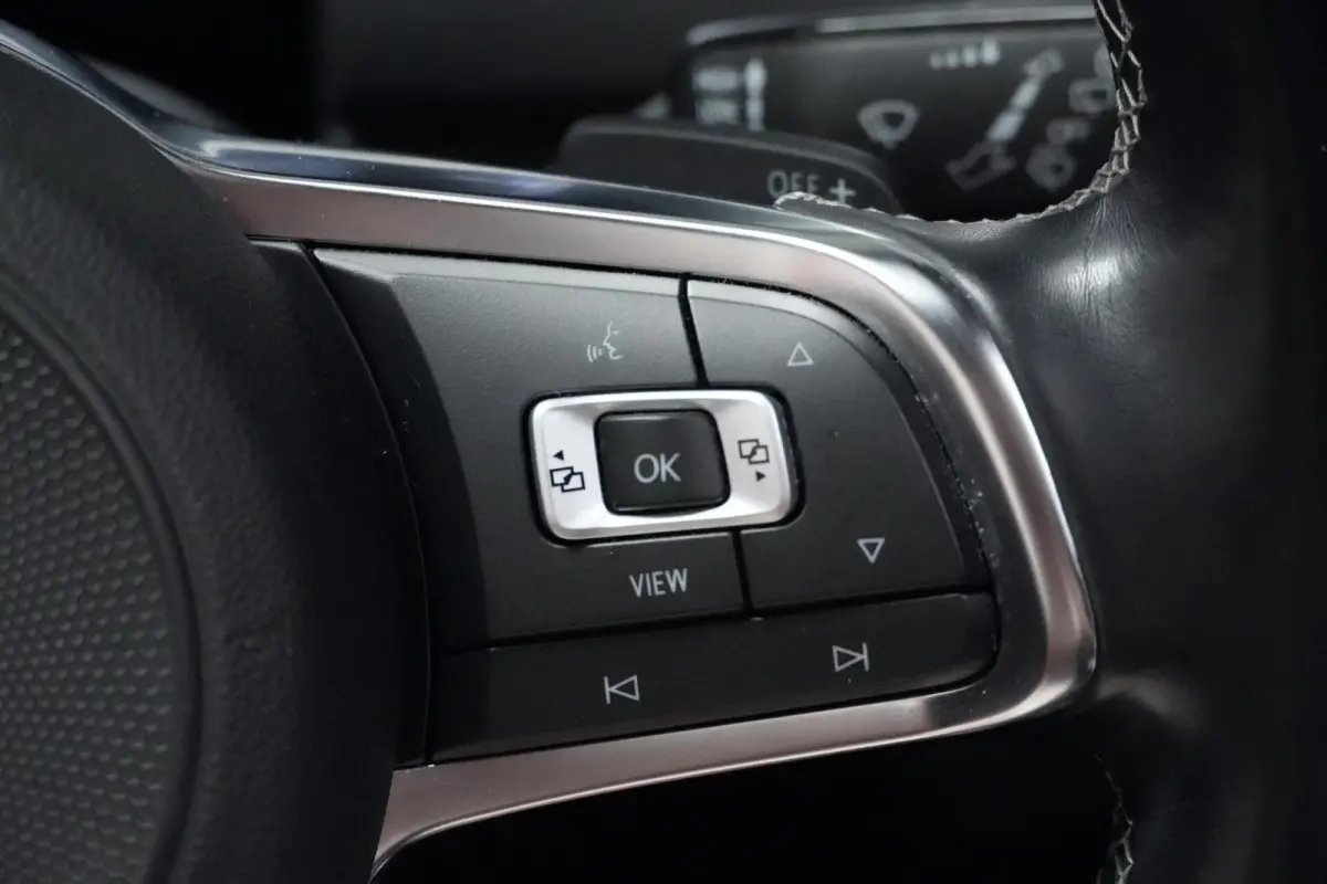2.0 TSI 4Motion 3x R-Line Automaat 230 PK | Pano-dak | Virtual | Acc | CarPlay | Stoelverwarming | Trekhaak | Pdc |