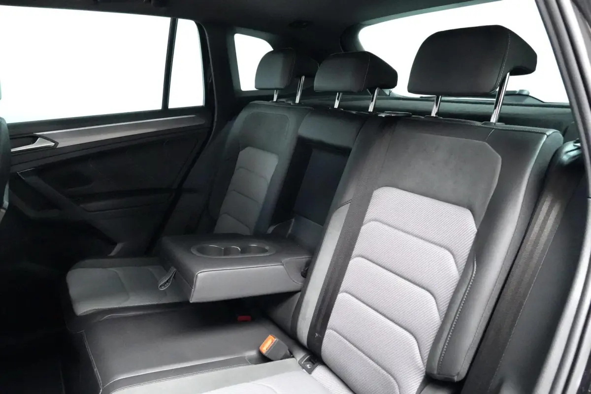 2.0 TSI 4Motion 3x R-Line Automaat 230 PK | Pano-dak | Virtual | Acc | CarPlay | Stoelverwarming | Trekhaak | Pdc |