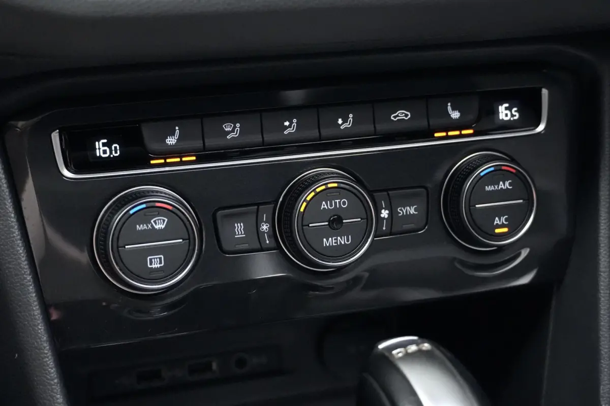 2.0 TSI 4Motion 3x R-Line Automaat 230 PK | Pano-dak | Virtual | Acc | CarPlay | Stoelverwarming | Trekhaak | Pdc |