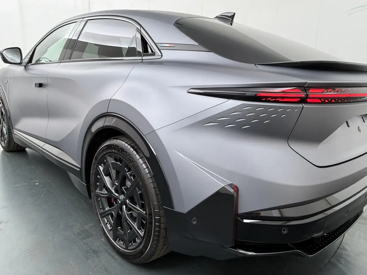 GT 89kWh | Pack Driving | Devialet® XtremeSound audiosysteem | Geweven carbon interieurafwerking | 20'' lichtmetalen CRISTAL-wielen Noir mat |