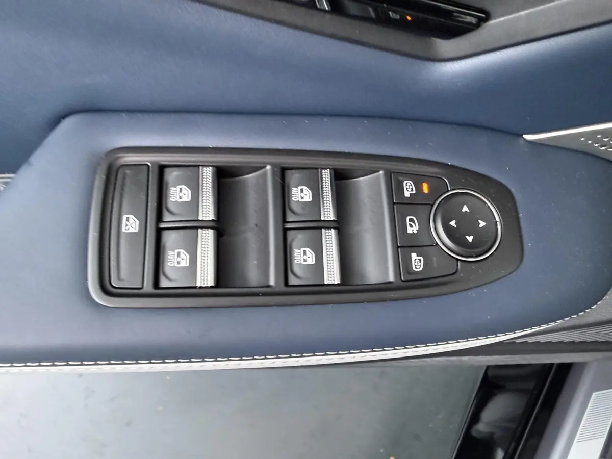 GT 89kWh | Pack Driving | Devialet® XtremeSound audiosysteem | Geweven carbon interieurafwerking | 20'' lichtmetalen CRISTAL-wielen Noir mat |