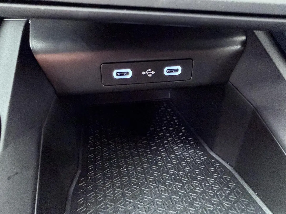 GT 89kWh | Pack Driving | Devialet® XtremeSound audiosysteem | Geweven carbon interieurafwerking | 20'' lichtmetalen CRISTAL-wielen Noir mat |